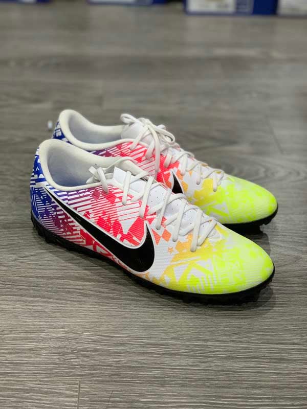 Nike Mercurial Vapor 13 Academy TF NJR Jogo Prismatico - White/Black/Racer Blue/Volt